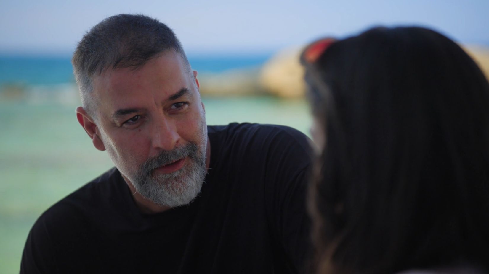 Δύο Μαύρα Πουκάμισα: Η επιστροφή που κανείς δεν περίμενε