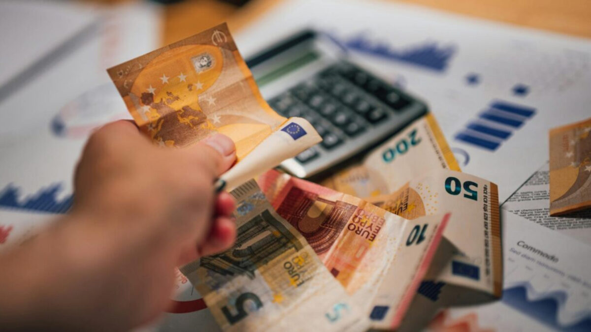 Επίδομα για οικογένειες ως 210 ευρώ το μήνα: Οι δικαιούχοι, τα κριτήρια και πως να κάνετε αίτηση