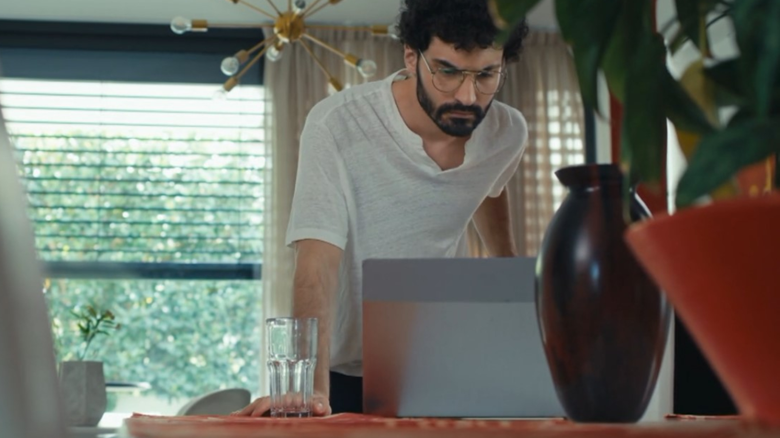Αντώνιος και Κλεοπάτρα: H Δάφνη προσπαθεί να βάλει φρένο στα αισθήματά της για τον Πασχάλη 2 Αντώνιος και Κλεοπάτρα: H Δάφνη προσπαθεί να βάλει φρένο στα αισθήματά της για τον Πασχάλη