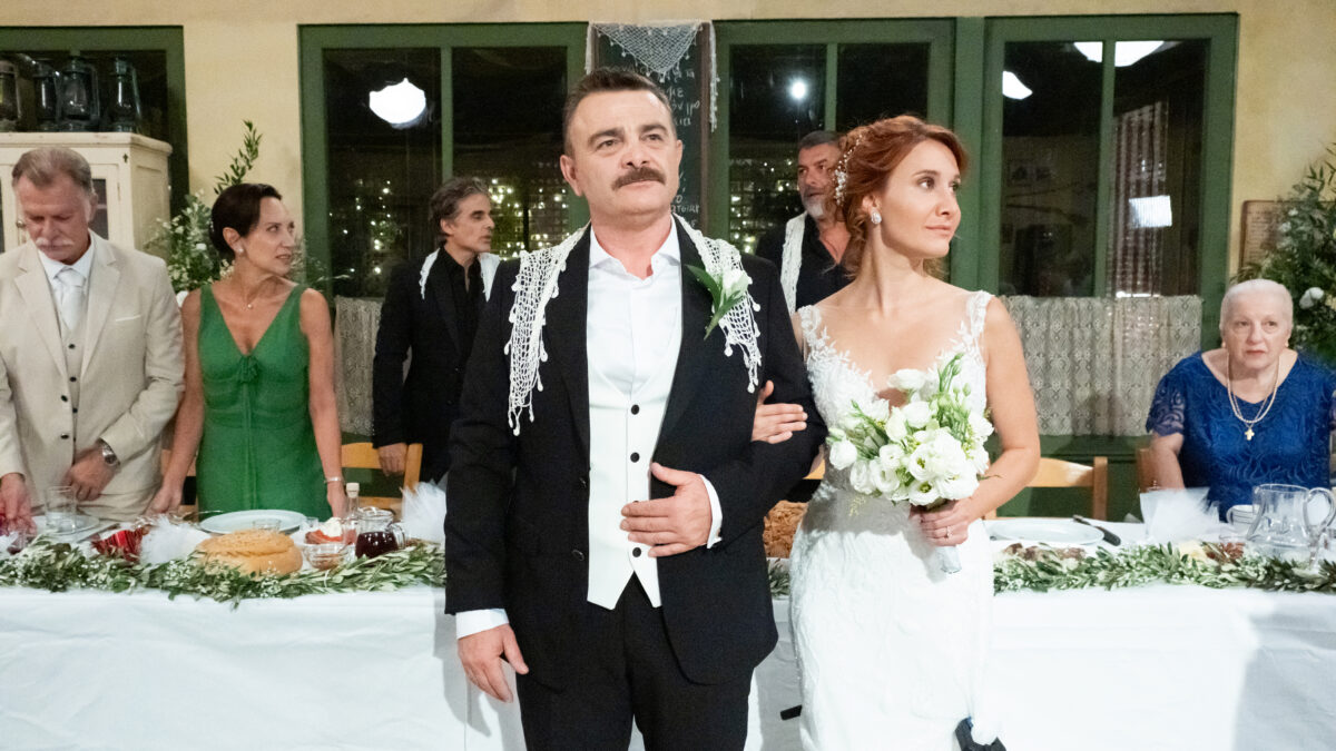 Δύο Μαύρα Πουκάμισα επόμενα επεισόδια: 25, 26, 27, 28, 29